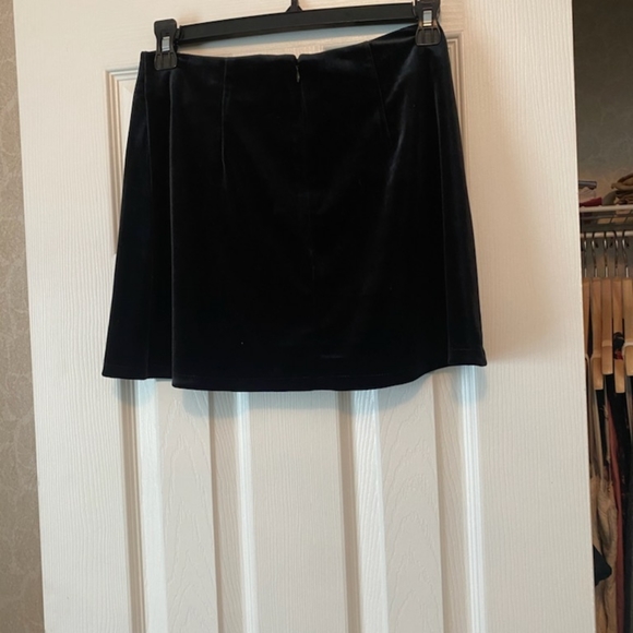 French Connection velvet skrit - Picture 2 of 3